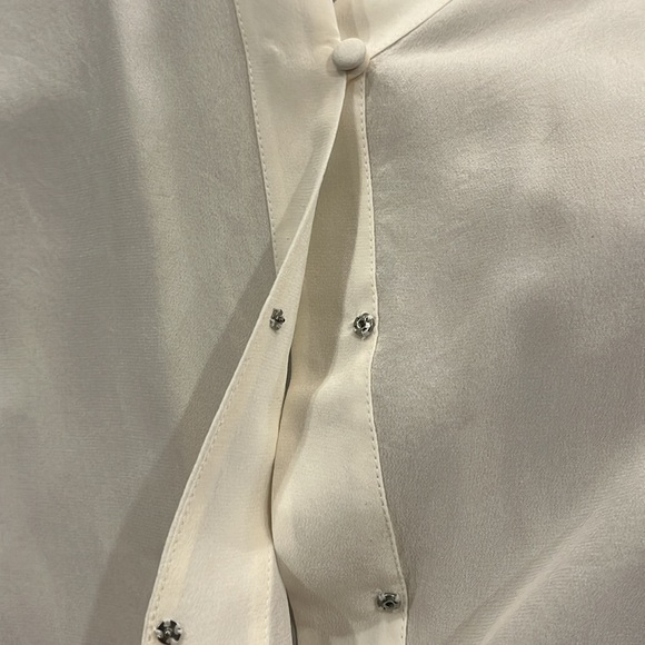 NWOT Banana Republic 100% silk diagonal front snap and covered button shirt - Picture 10 of 10